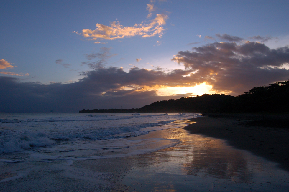 casa-renada-puerto-viejo-beach-black-beach-sunset-big